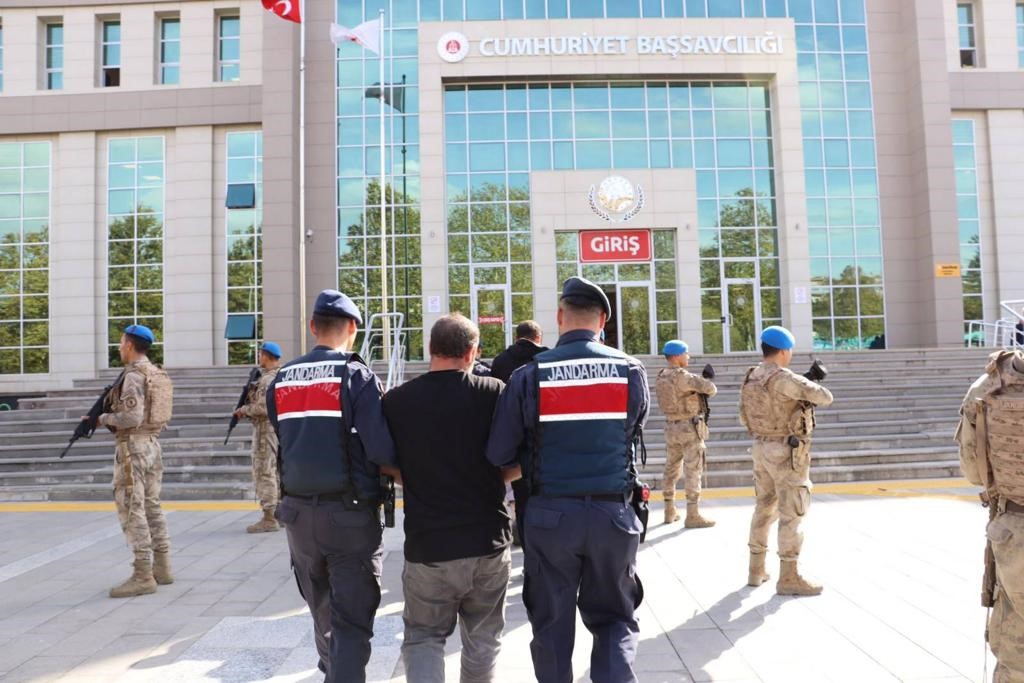Gaziantep dahil 21 ilde terör örgütlerine yönelik operasyonlarda 255 şüpheli yakalandı