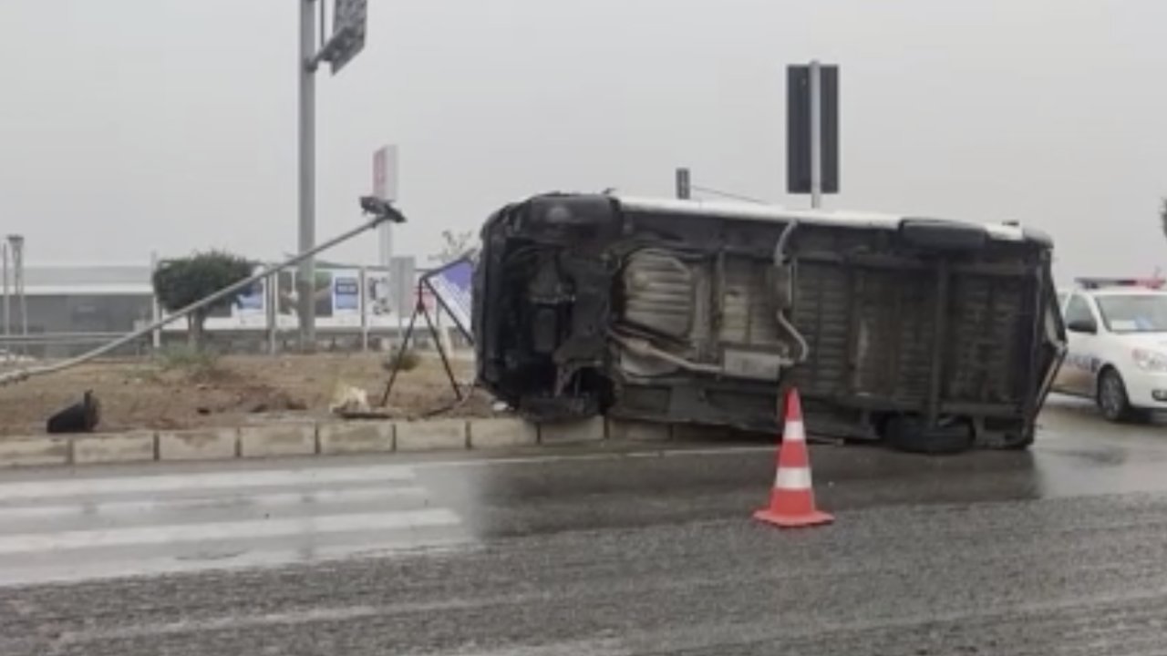 Gaziantep'te önündeki araca çarpmamak için fren yapan minibüs savrularak yan yattı