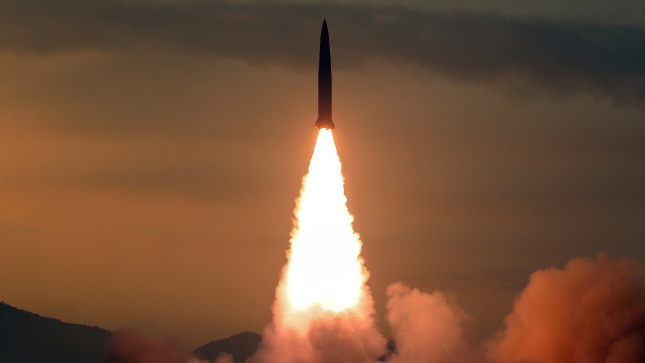 Kuzey Kore, 3’üncü denemede yörüngeye casus uydusu göndermeyi başardı
