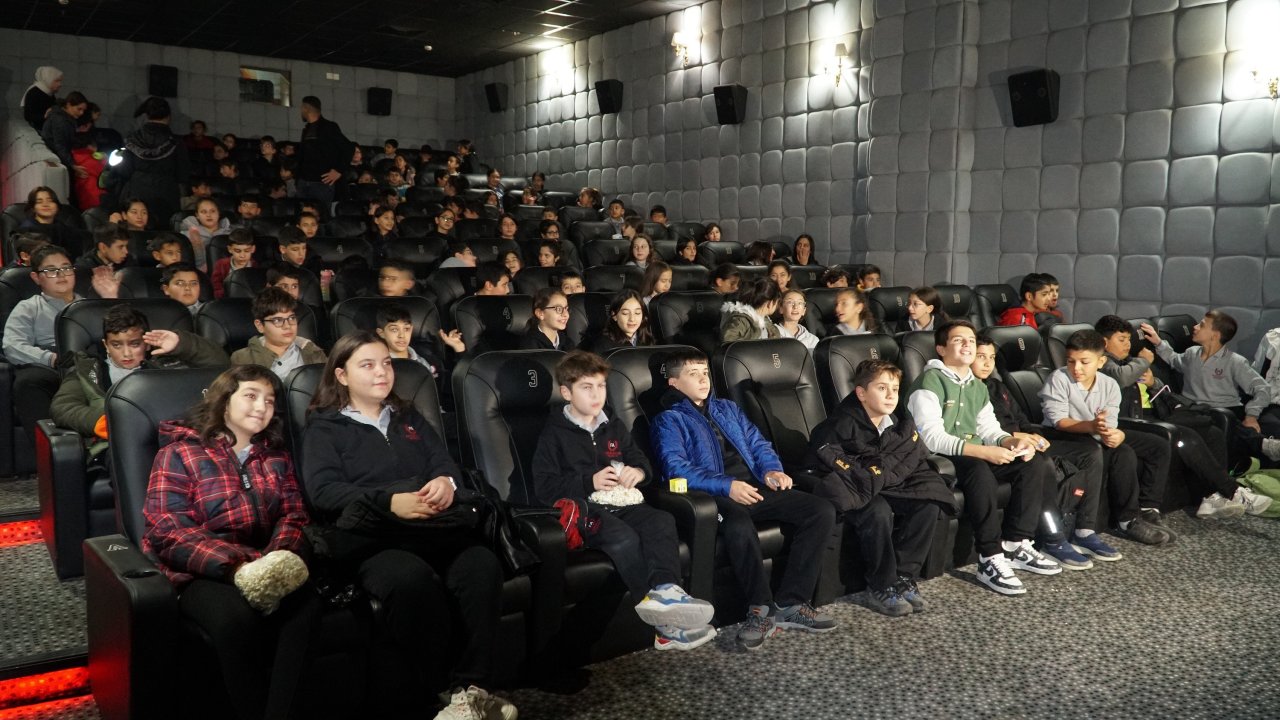 Şehitkamil'de Öğretmenler, öğrencileriyle birlikte “Öğretmen” filmini izledi