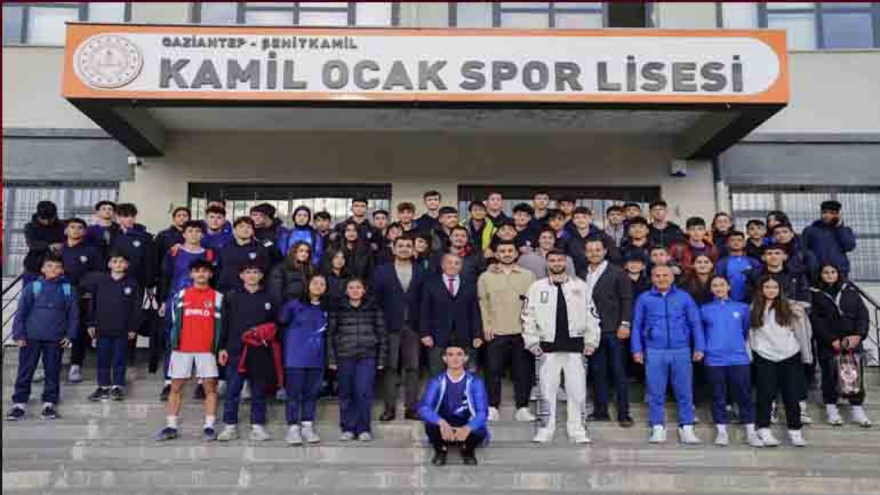 Gaziantep Futbol Kulübü oyuncuları öğrencilerle biraraya geldi