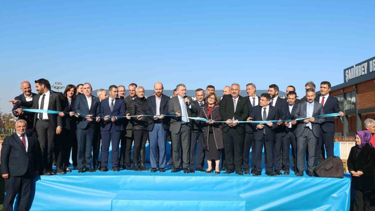 Şahinbey Geleneksel Spor Merkezi'nin açılışı, Spor Bakanı Bak ve Bilal Erdoğan'ın katılımıyla yapıldı