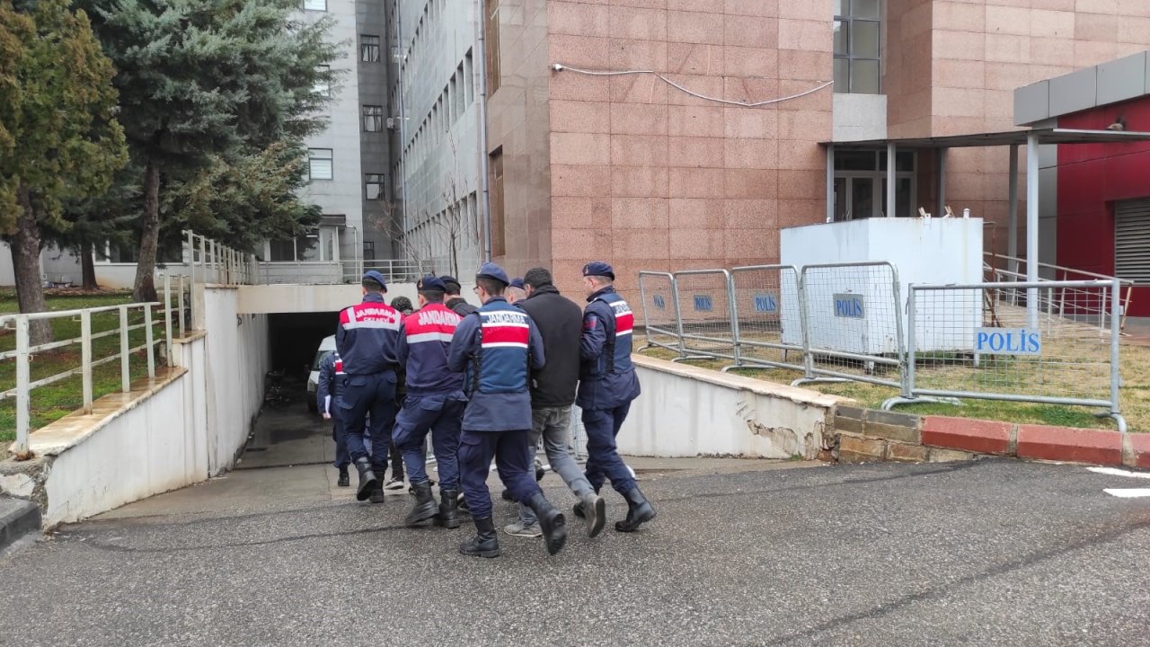 Gaziantep'te JASAT ekiplerinin düzenlediği operasyonda aranan 4 zanlı yakalandı