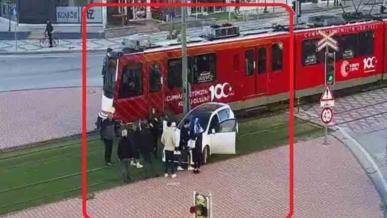 Gaziantep'te otomobil tramvay yoluna girdi