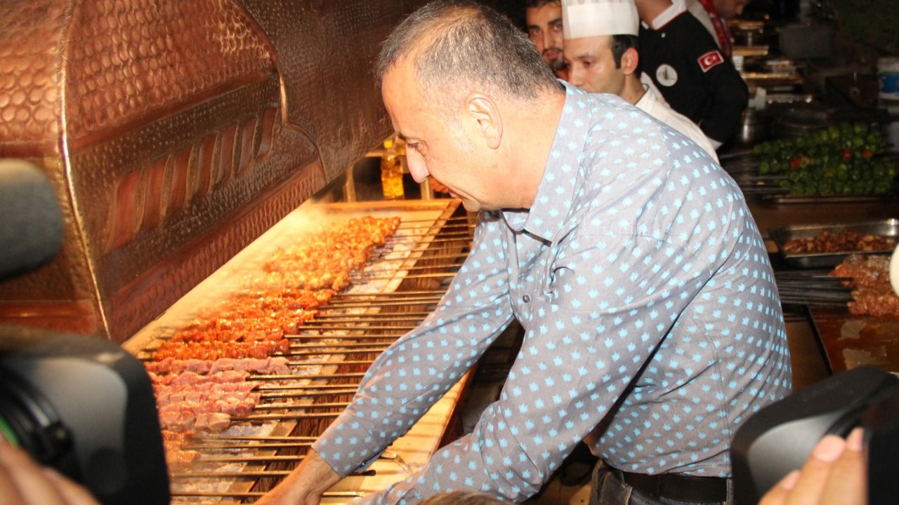 Kebabının tarihçesi nedir? Gaziantepli ünlü Şef Tahir Tekin Öztan: “Ateşte pişen her et kebaptır”