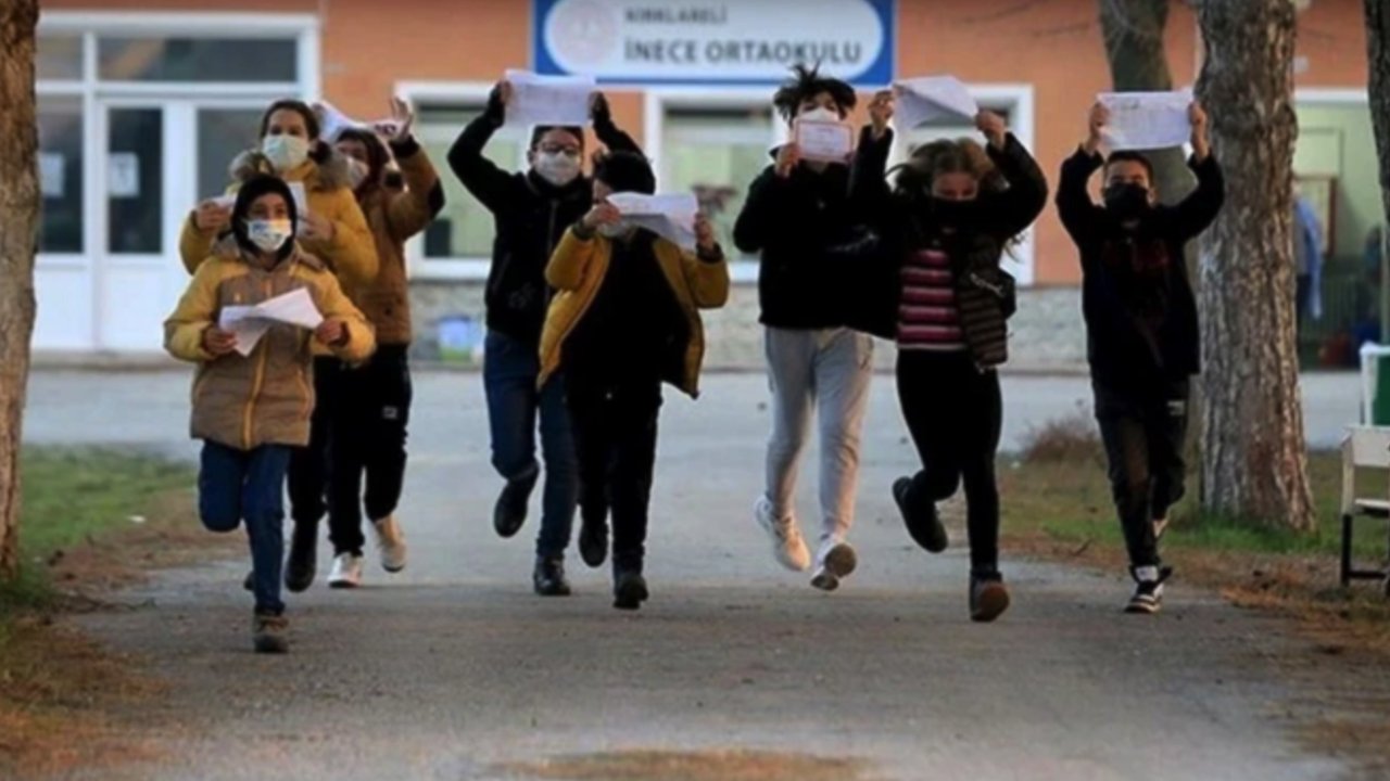 Gaziantep'te Öğrenciler Merak Ediyor! Ara Tatil 1 Aya mı Uzatılıcak