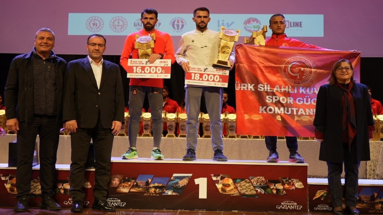 Gaziantep'te 5. Gazi Yarı Maratonu’nda dereceye giren sporcular ödüllerini aldı