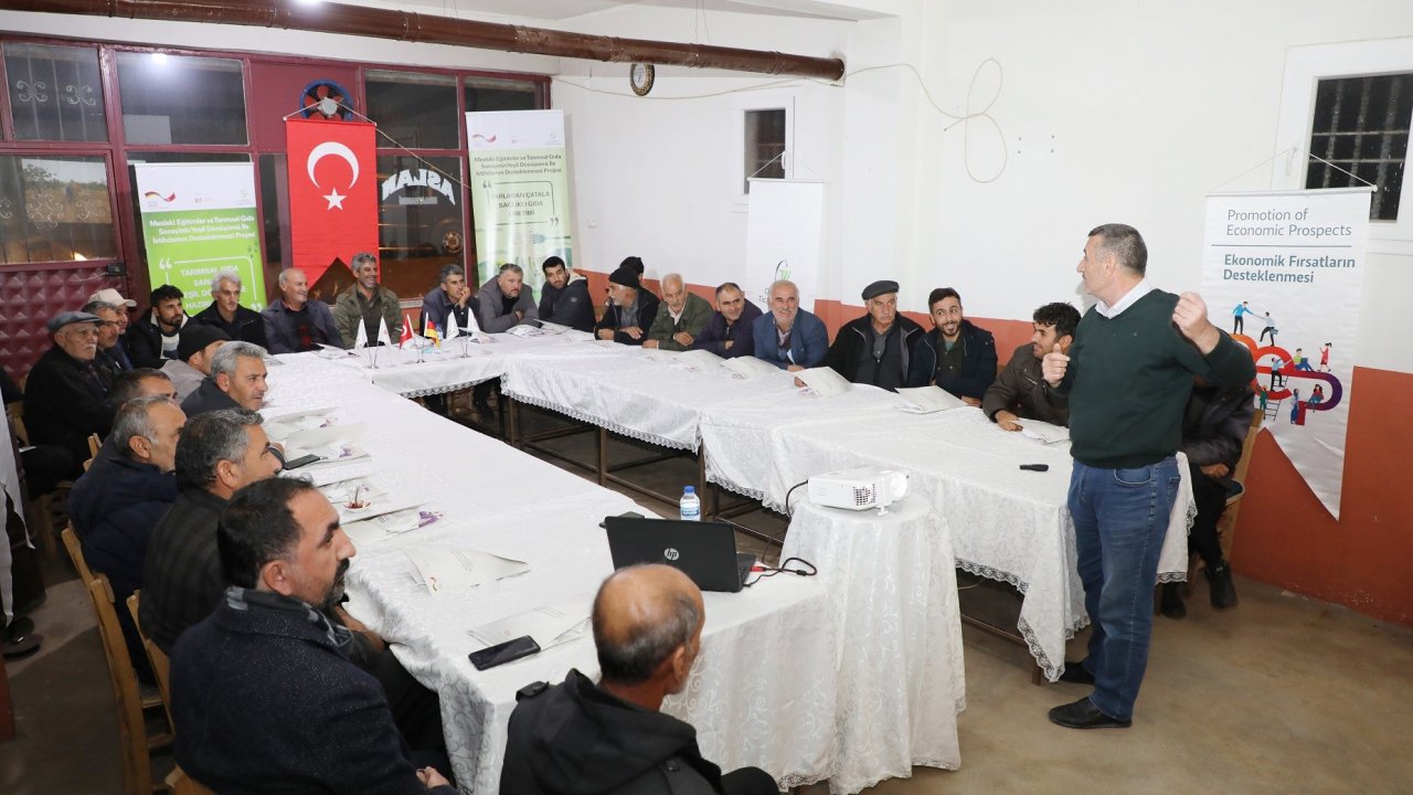 Gaziantep'te çiftçiler bilgilendiriliyor