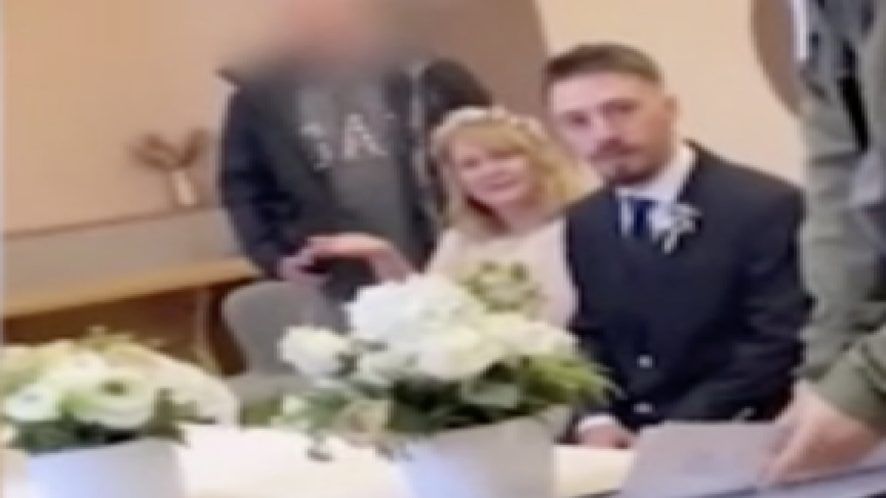Türk damat nikah masasında sınır dışı edildi