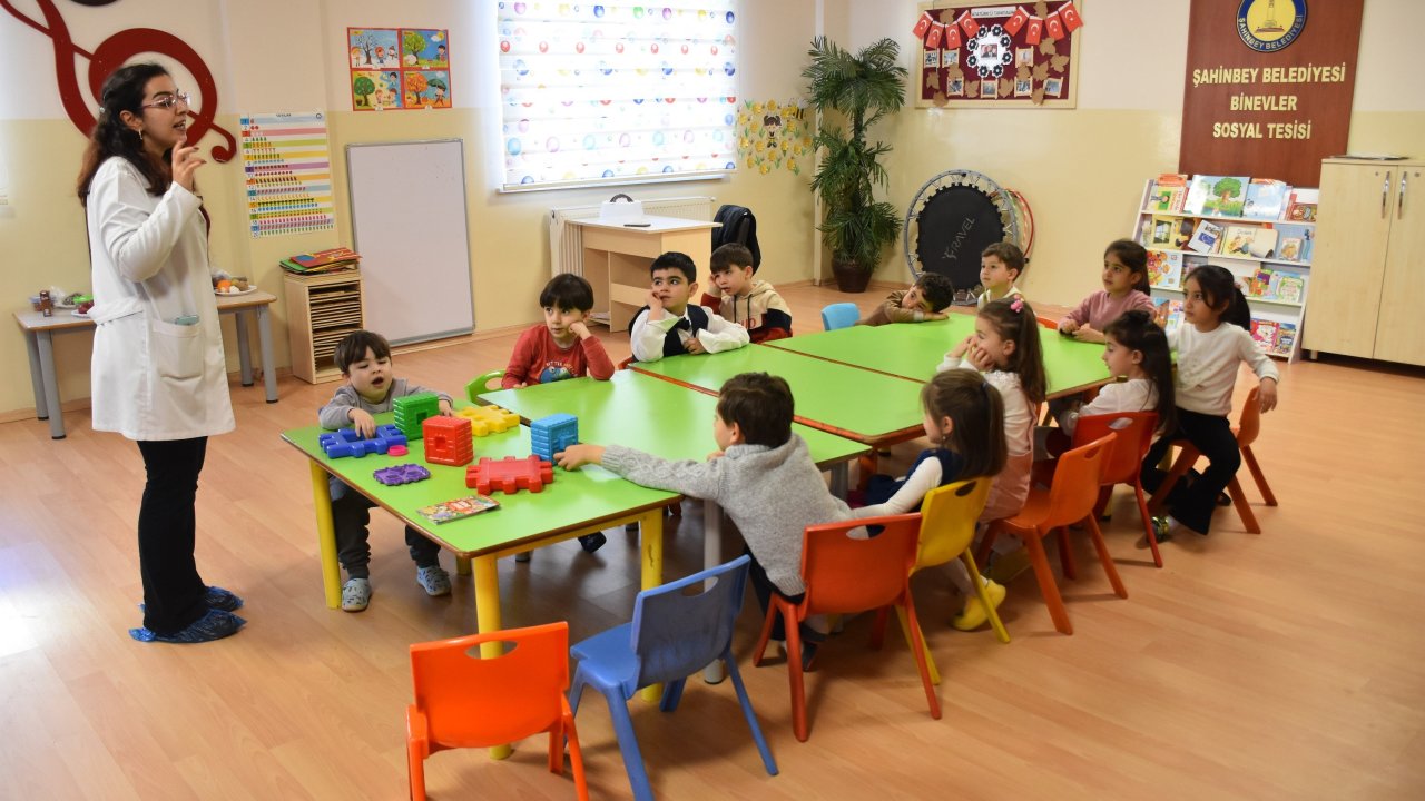 Şahinbey'de minik çocuklar İngilizce öğreniyor