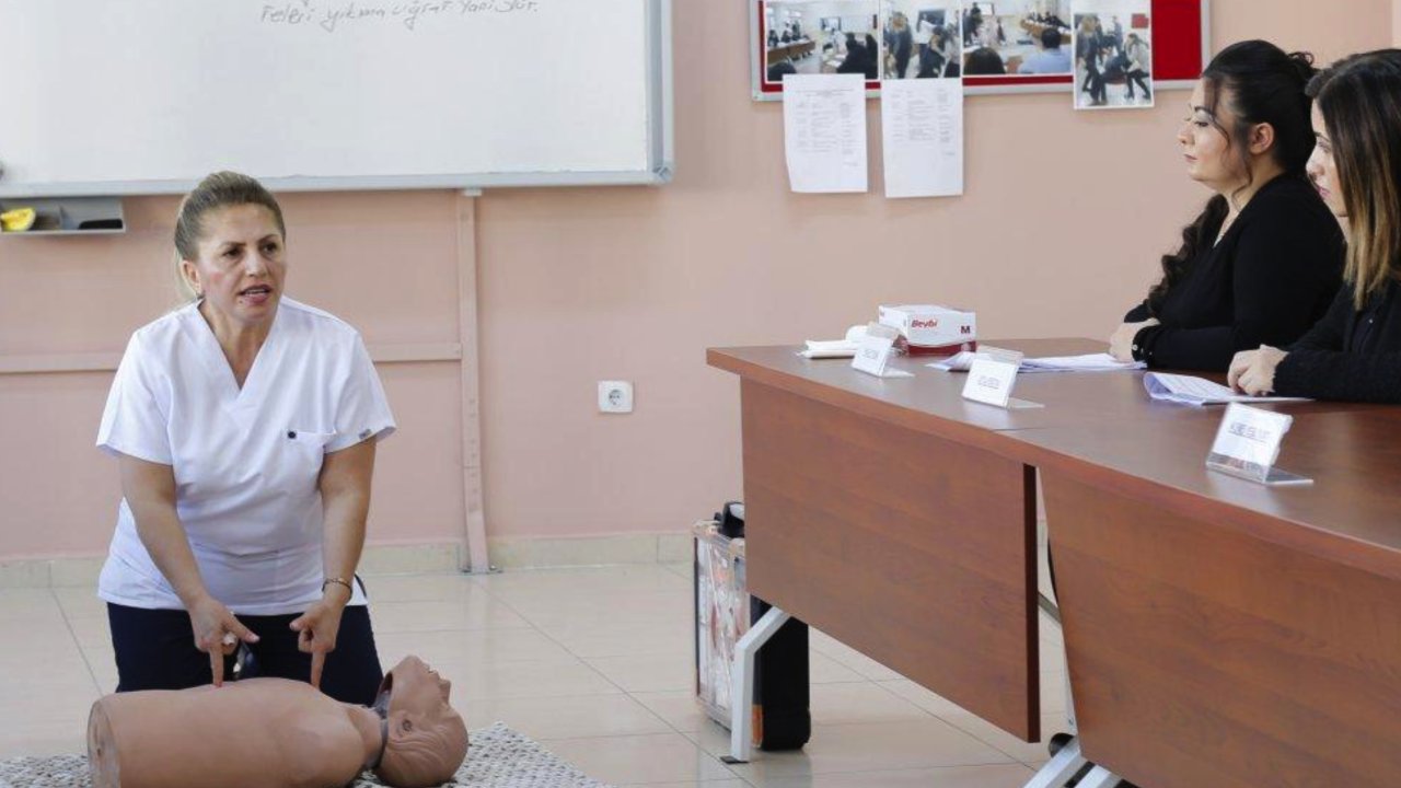 Gaziantep'te okullarda verilen ilk yardım eğitimi 20 öğrencinin hayatını kurtardı