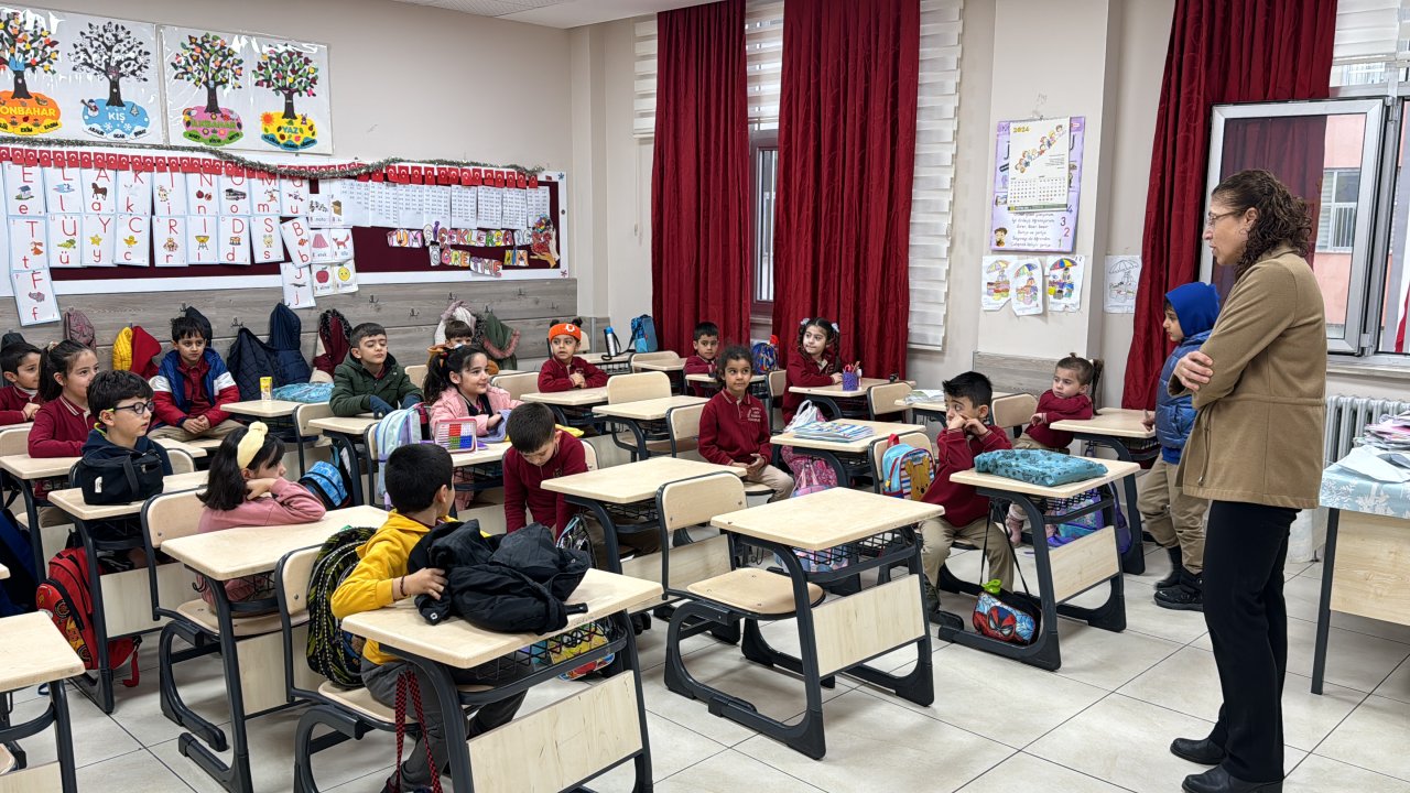 Deprem bölgesindeki Gaziantep, Malatya, Adıyaman, Şanlıurfa ve Kilis'te ilk ders zili çaldı