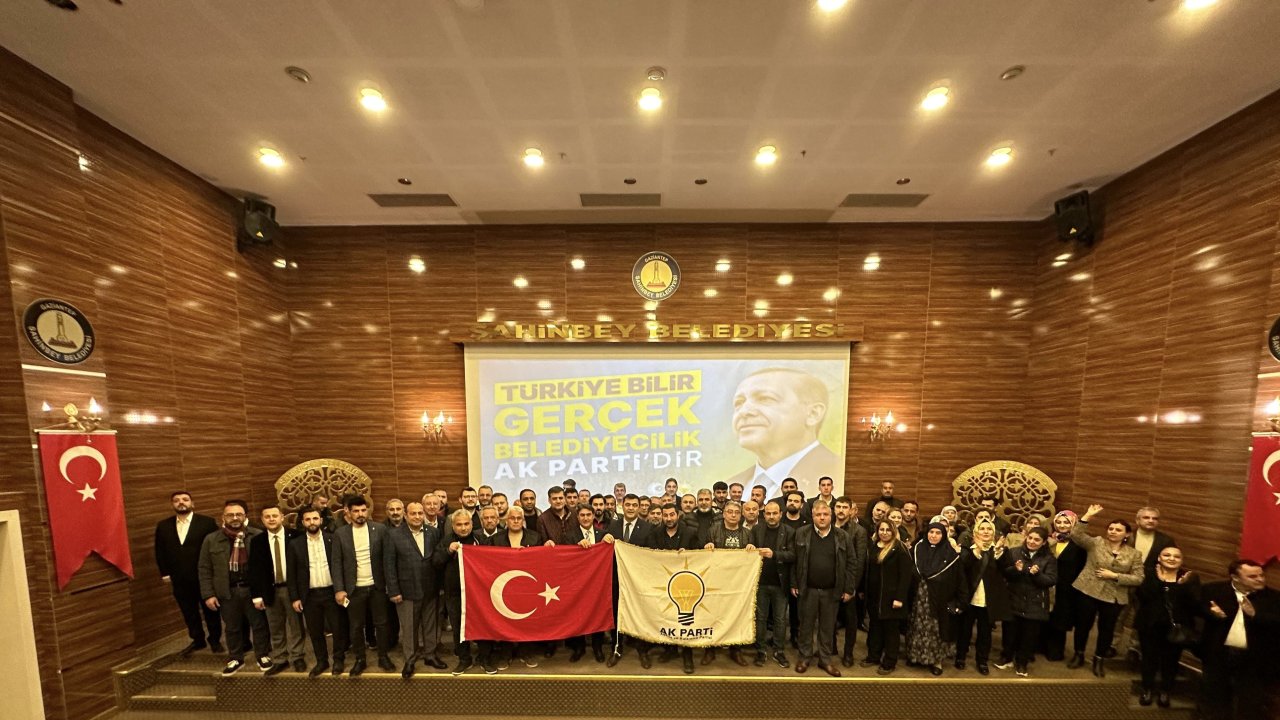 İyi Partili 150 Üye istifa edip Gaziantep Ak Parti Şahinbey’e katıldı. Mehmet Tiryaki çalışmalarıyla takdir topluyor.