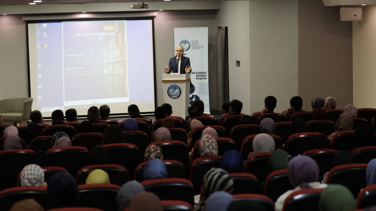 Gaziantep'te "Türkiye'de Din Öğretimi" paneli yapıldı