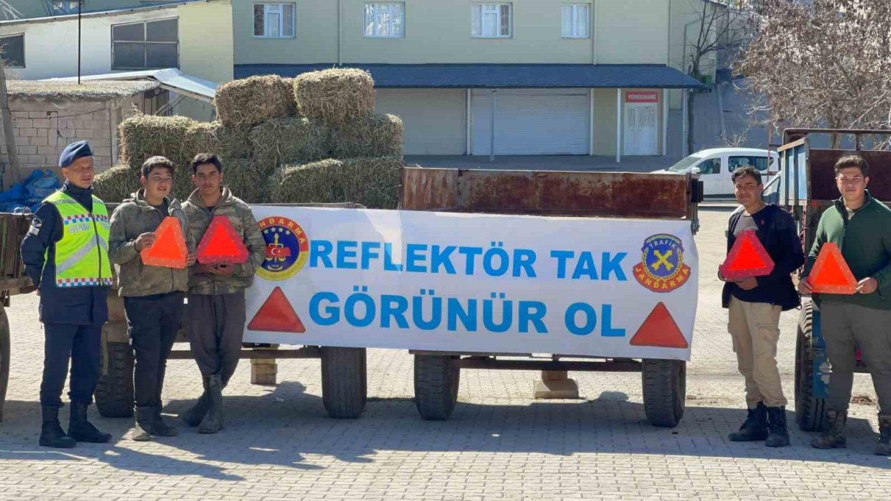 Gaziantep'te Jandarmadan traktör sürücülerine güvenli tarım eğitimi
