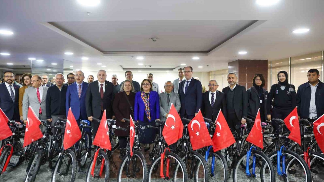Büyükşehir Belediyesi bin 100 personele bisiklet dağıttı