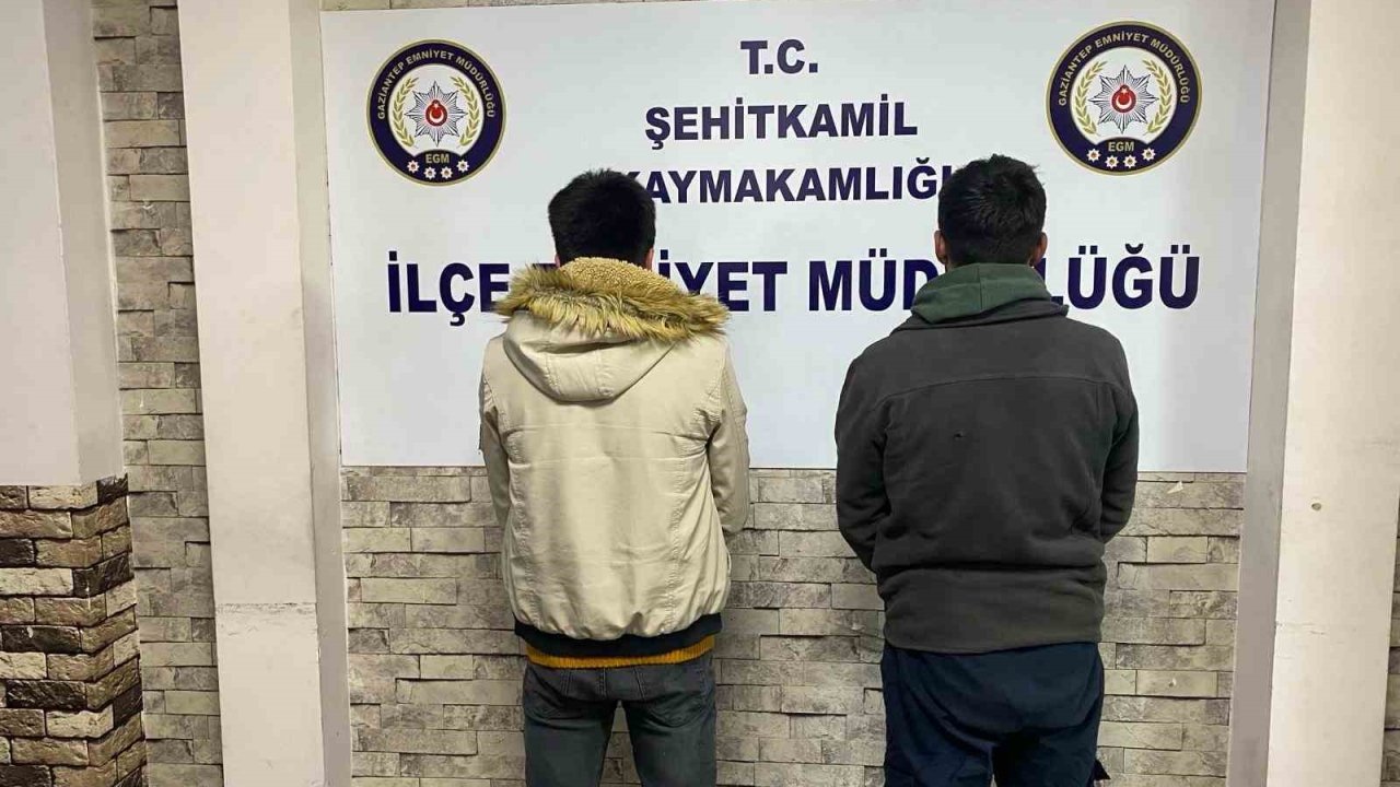 Gaziantep'te hırsızlık suçundan aranan şahsın kimliğiyle oto hırsızlığı yapan 2 şüpheli yakalandı
