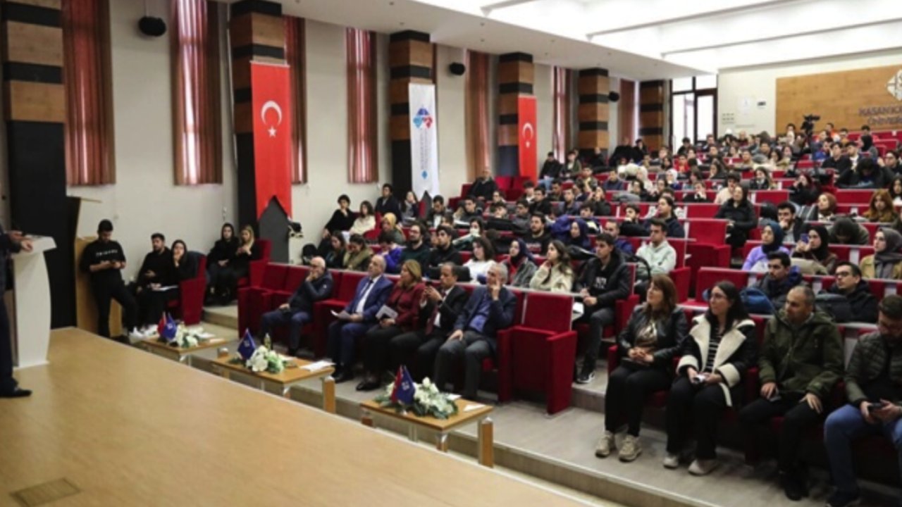 HKÜ'de "Geleceğin Meslekleri için Stratejiler" semineri düzenlendi