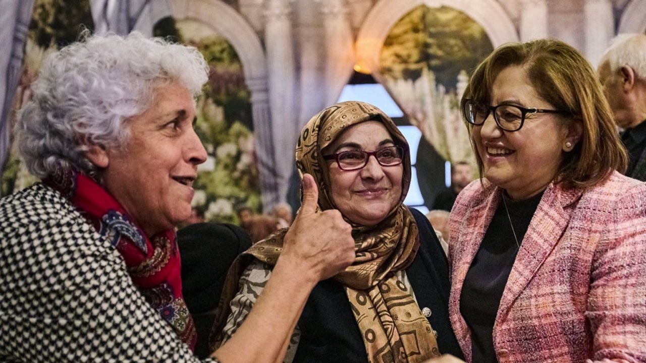 Fatma Şahin Gaziantep'te Emeklilere Müjde Yağdırdı: ' Su Faturası, Lokanta, Konut İndirimleri!'