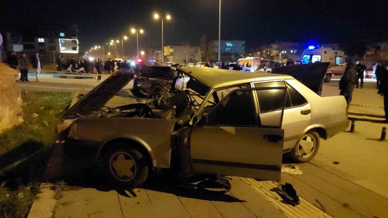 Gaziantep'te Feci Kaza! Gaziantep’te 2 otomobil çarpıştı: 2'si çocuk 7 yaralı