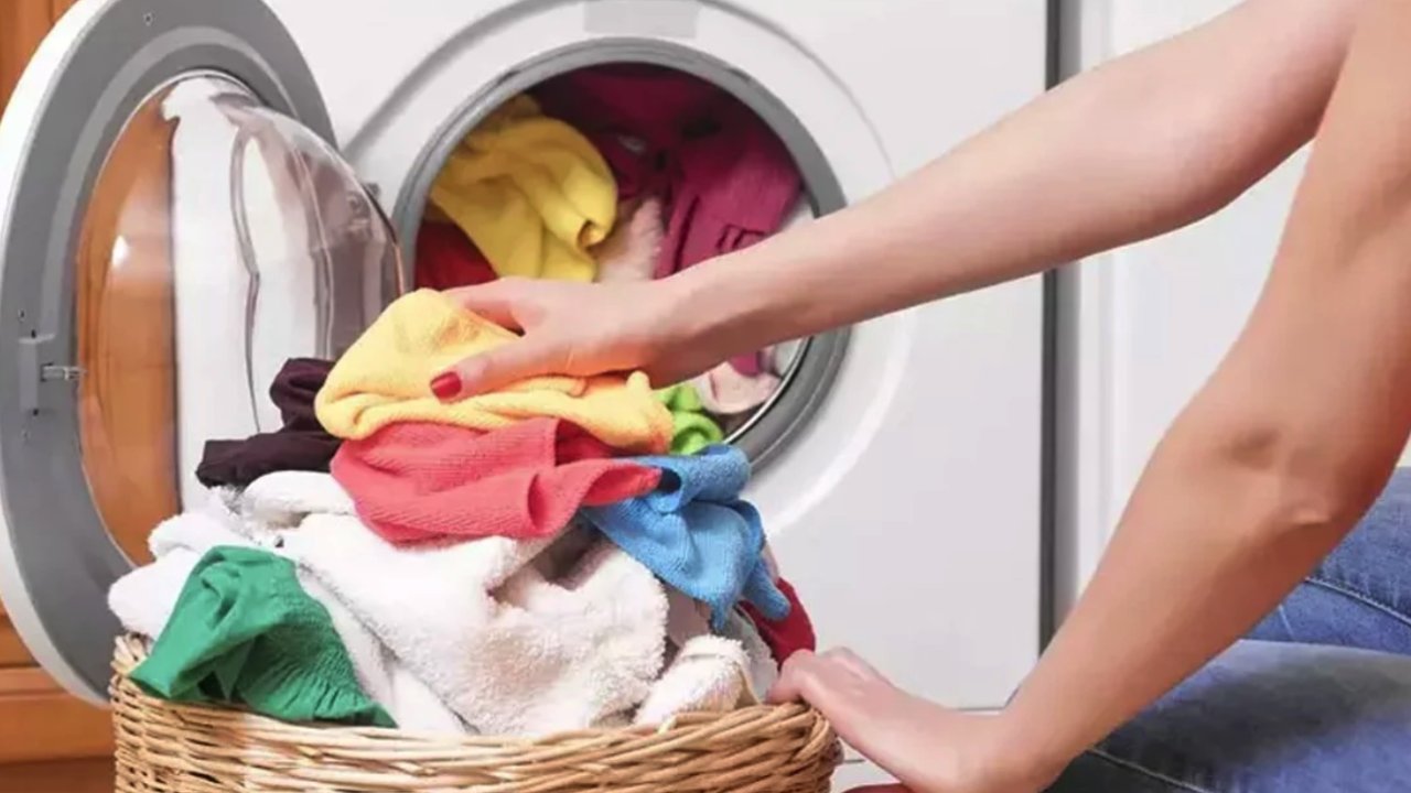 Çamaşır Makinasına Karabiber Mucizesi: Solan Renklere Veda Edin!