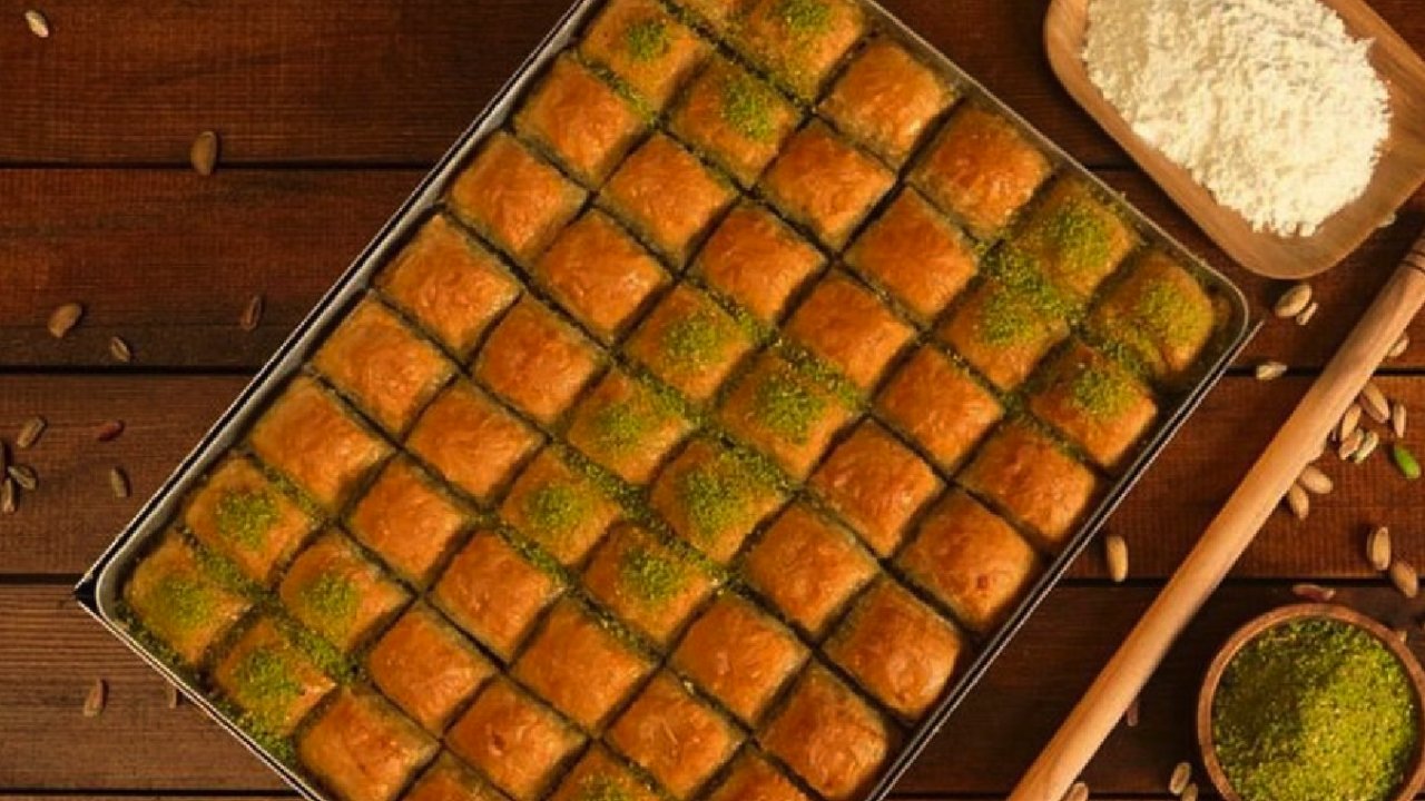 Bayramın İncisi Ev Yapımı Baklava: İşte Evde Çıtır Çıtır Antep Baklavası Tarifi ve Malzemeleri