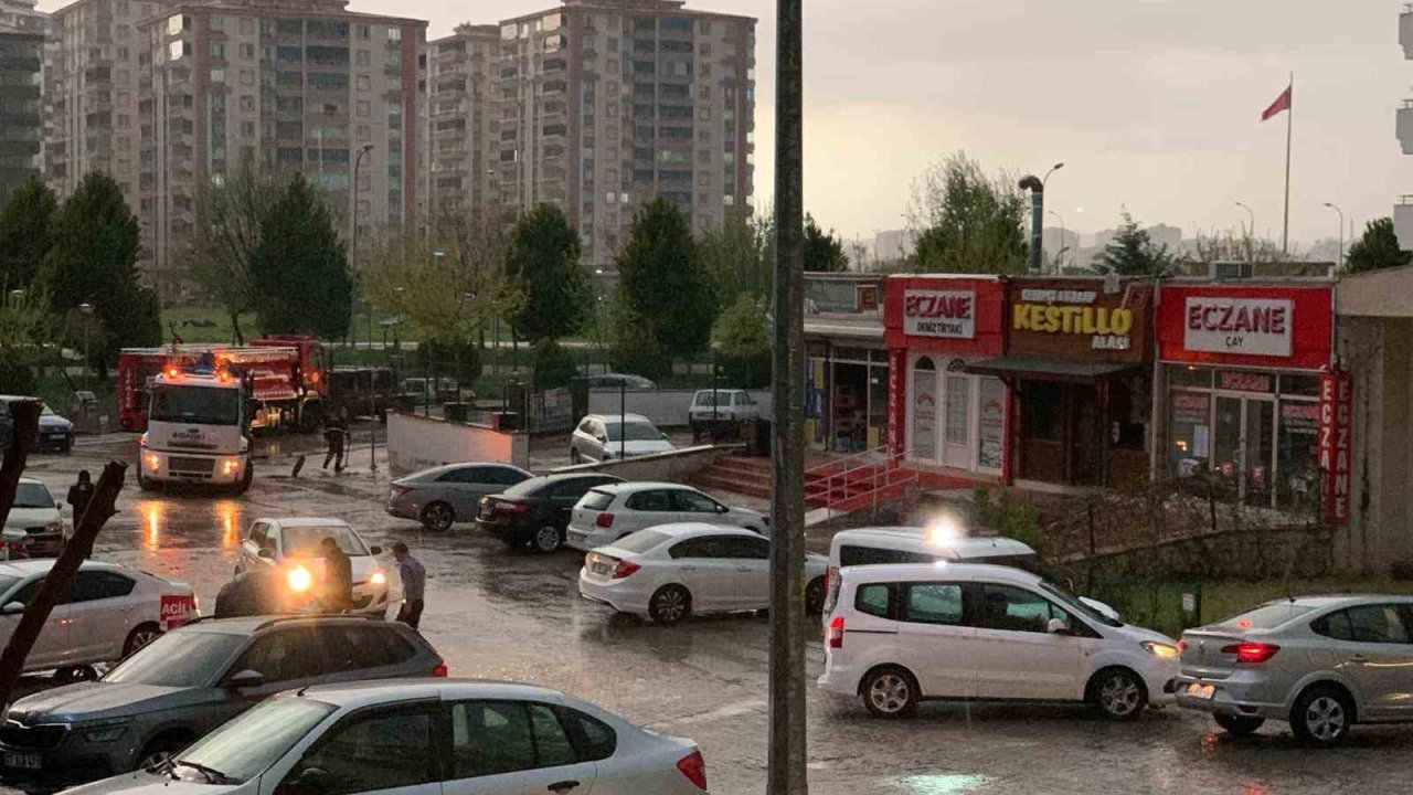 Gaziantep'te Sel Felaketi! Su basan garajı temizlerken akıma kapılan güvenlik görevlisi Mehmet Şahan hayatını KAYBETTİ!