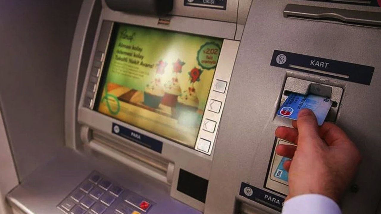 Bayramdan Sonra ATM'lerde Küçük Banknot Devri Kapanıyor: 10 ve 20'likler Tarihe Karışıyor!