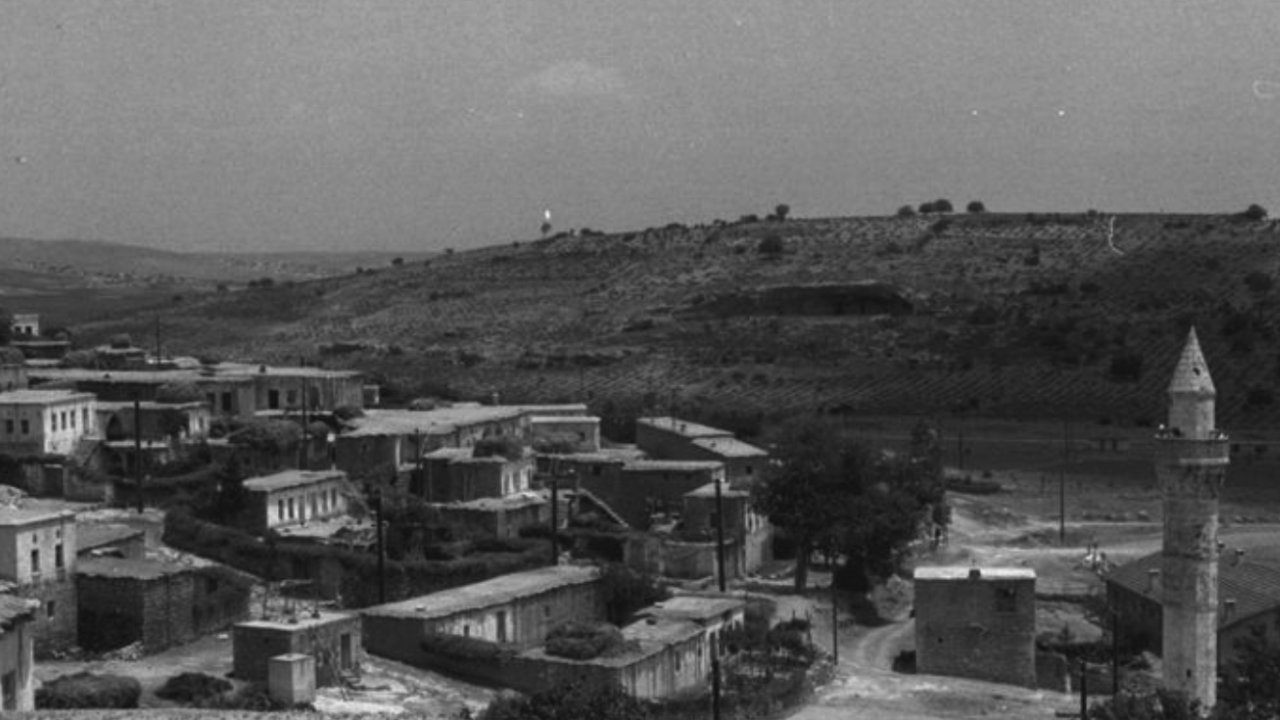 Gaziantep’in eski adı ve asıl adı “Kala-ı Füsus”tur. “Kala-ı Füsus” yüzük kalesi demektir.
