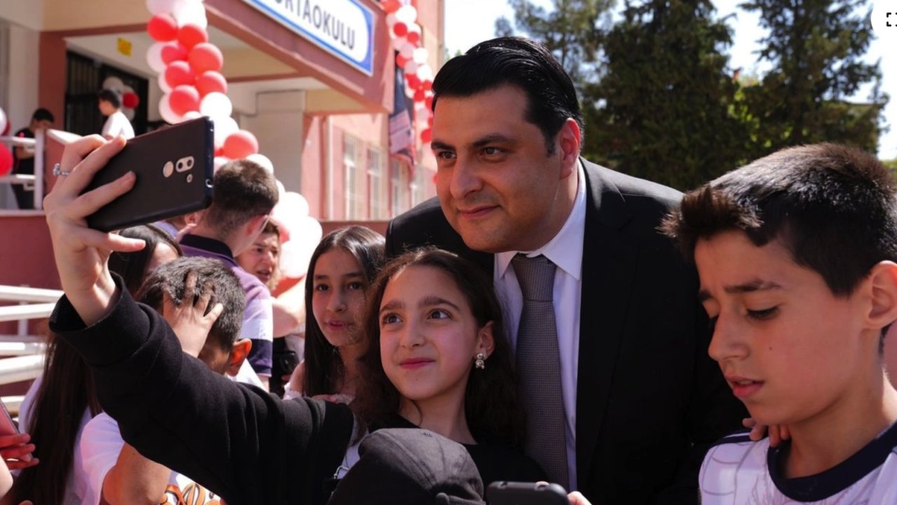 Şehitkamil Belediye Başkanı Umut Yılmaz 23 Nisan'ı Çocuklarla Kutladı