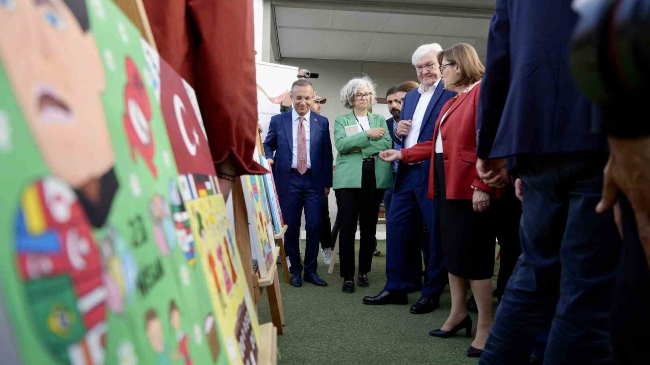 Almanya Cumhurbaşkanı Steinmeier, Gaziantep’te depremzedelerle bir araya geldi