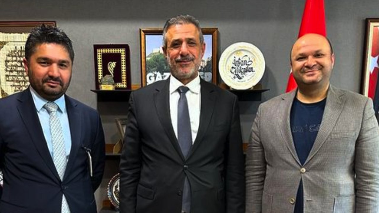 Gaziantep CHP Milletvekili İrfan Çelikaslan, TBMM'de İdari Mali İşler Müdürü ve Daire Başkanını Ağırladı
