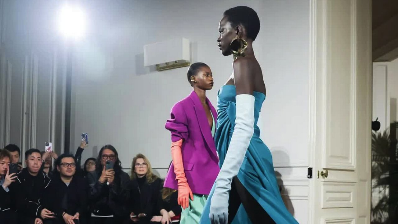 Valentino, 2024 İlkbahar/Yaz Haute Couture Koleksiyonunu Tanıttı