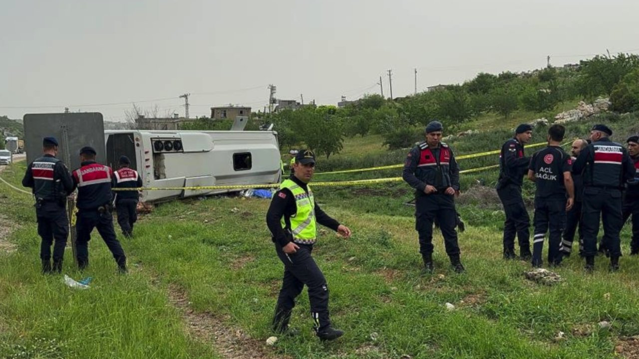 Gaziantep'te yolcu Otobüsü Kazası! Dehşet Kazada astsubay çavuş hayatını kaybederken 17 Kişi Yaralandı