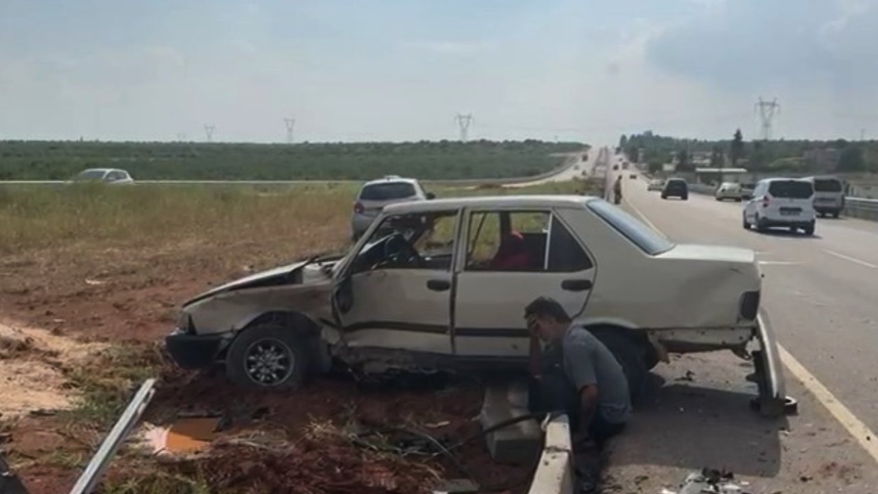 Gaziantep'te Aracıyla Kaza Yaptı! Aracının Başında Hüngür Hüngür Ağladı!