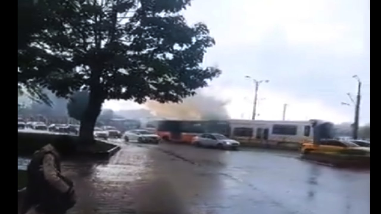 FLAŞ HABER! Gaziantep'te Tramvay'a Yıldırım Düştü! Tramvay Birden Alev Alırken Korku Dolu Anlar Yaşandı
