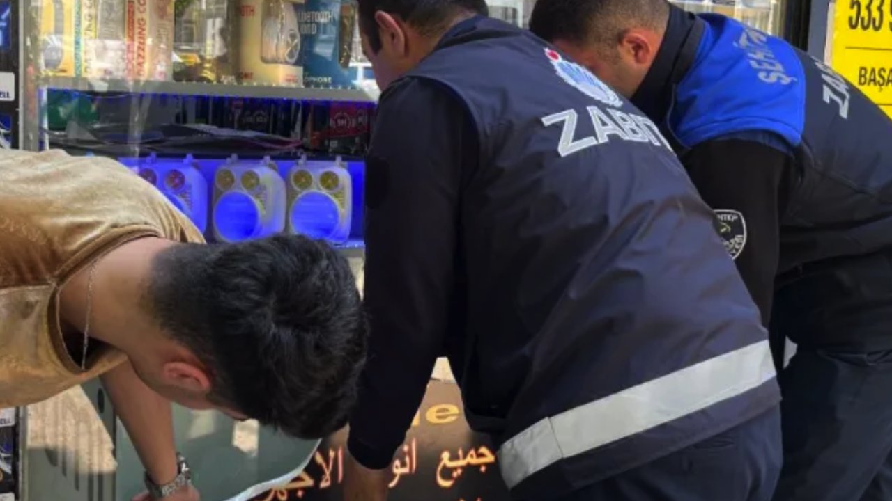 Şehitkamil'de Arapça Yazılı Tabelalar Sökülüyor! Başkan Umut Yılmaz Verdiği Sözü Tutuyor
