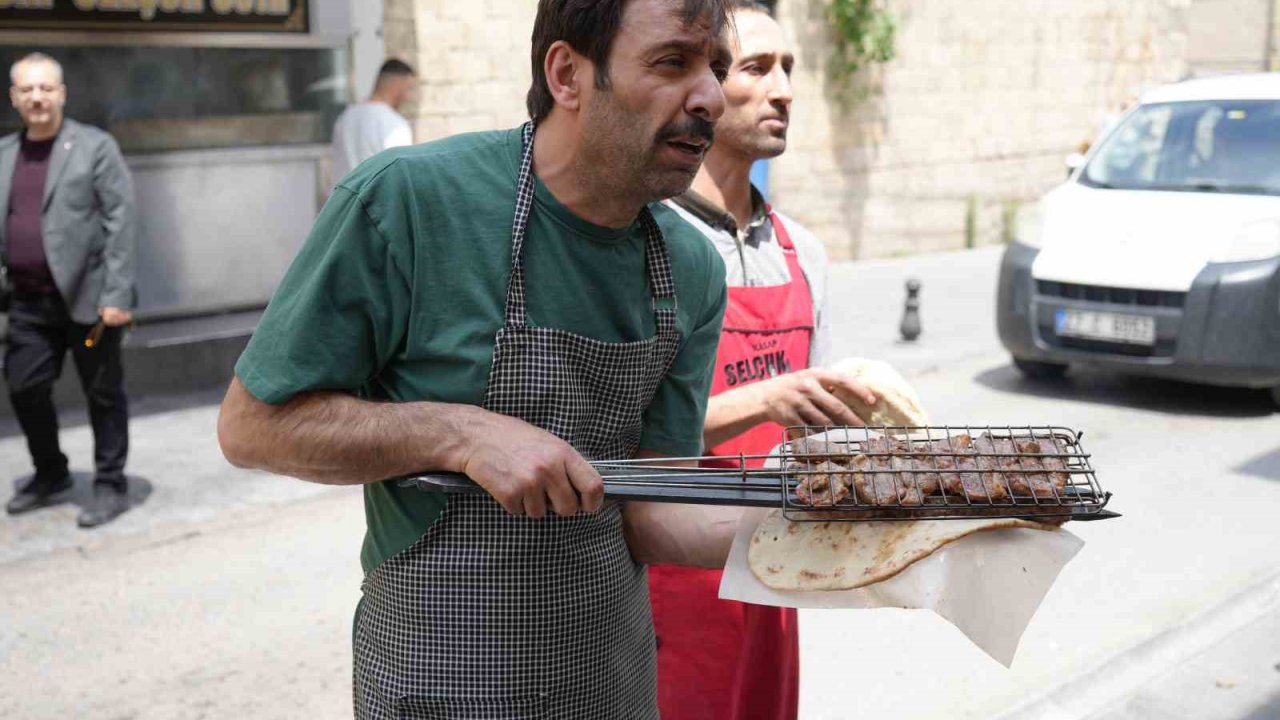 Gastronomi şehri Gaziantep'te kağıt üstünde kebap dönemi