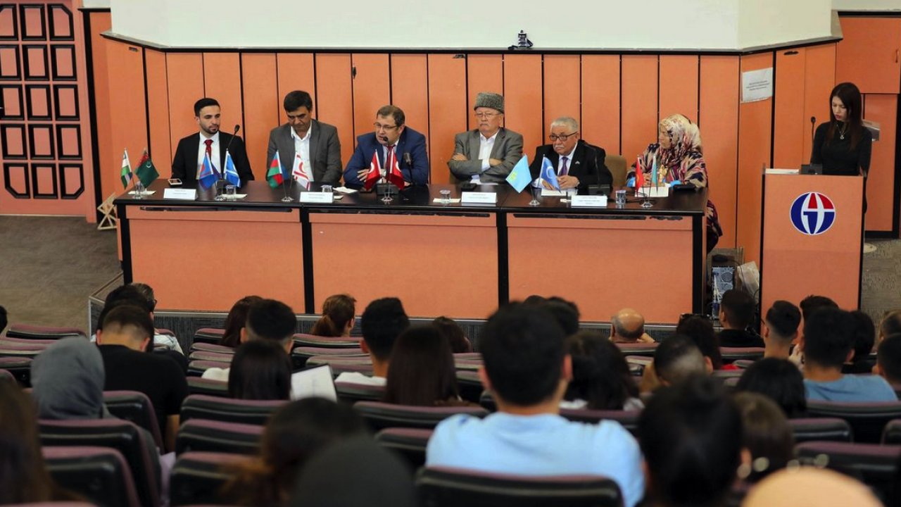 Gaziantep Üniversitesi'nde "Hürriyet'e Bir Adım" Paneli Düzenlendi