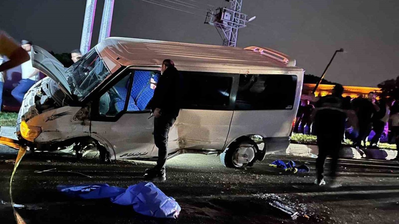 Gaziantep'te Feci Kaza! Kontrolden çıkan minibüs orta refüje çarparak savruldu: 1 ölü