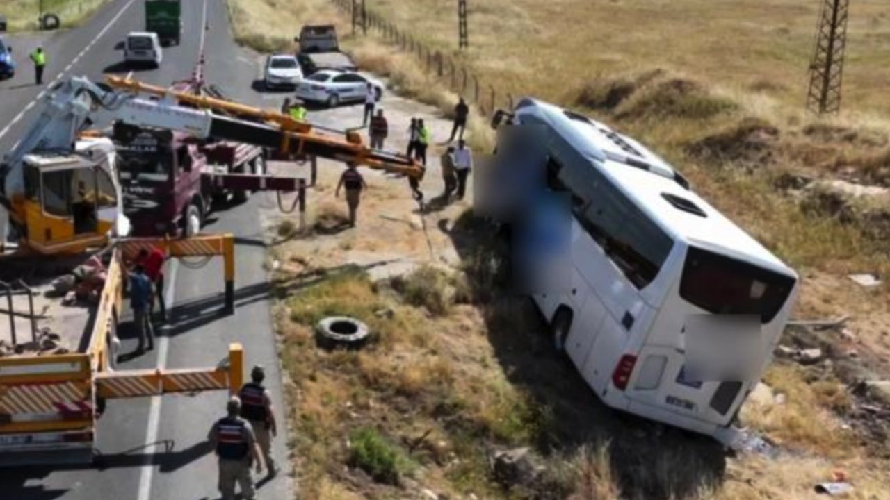 Gaziantep'ten Şanlıurfa’ya giden yolcu otobüsü devrildi: 6 yaralı
