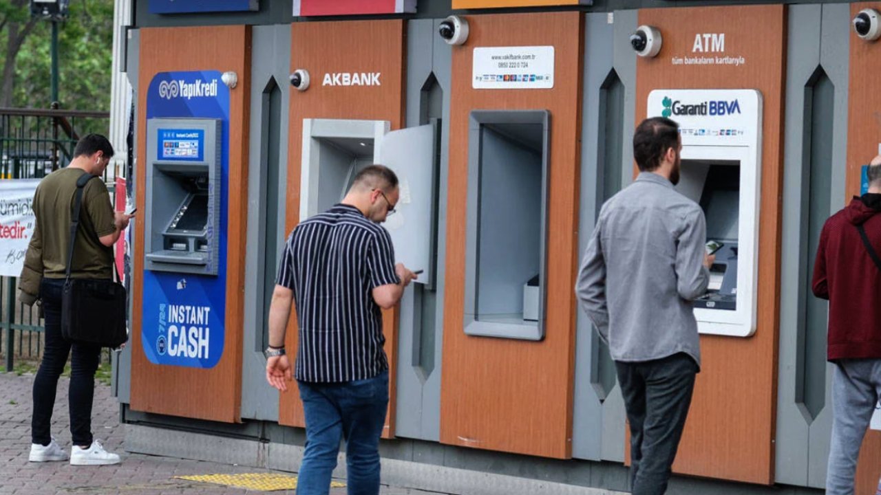 Gaziantep'te Bankalarda Nakit Krizi! Vatandaş Bayram Öncesi Kara Kara Düşünüyor