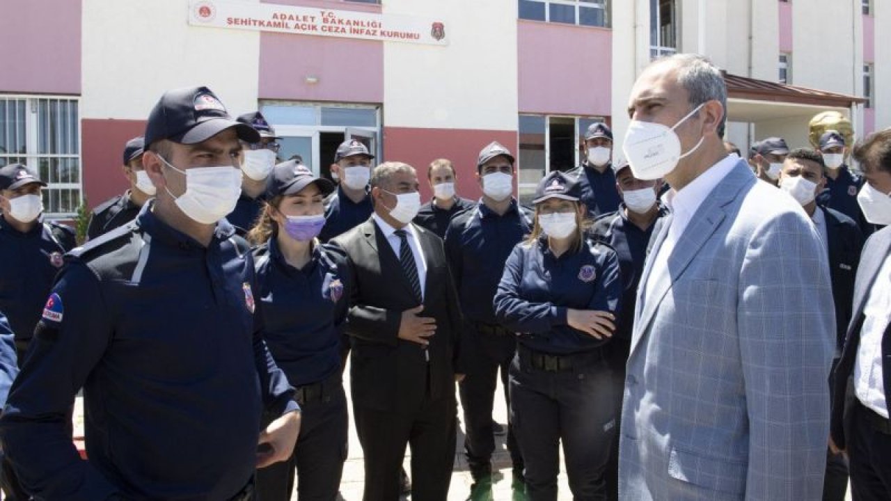 Video Haber...Adalet Bakanı Gül, infaz koruma memurlarıyla bayramlaştı