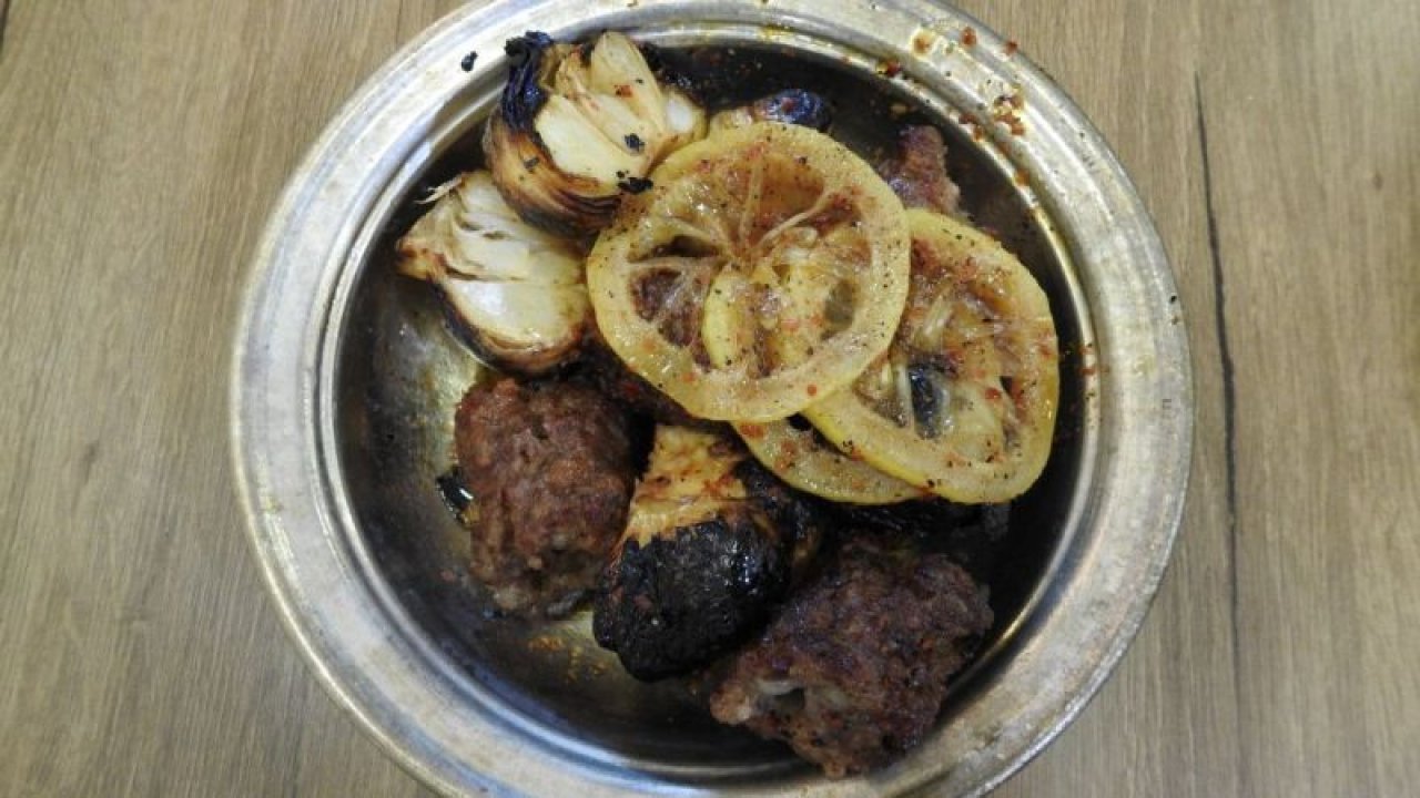 Gaziantep’in vazgeçilmez lezzeti sarımsak kebabı