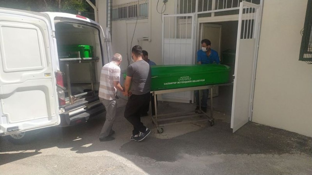 Gaziantep'te hasta oğlunu ziyarete giderken kazada öldü