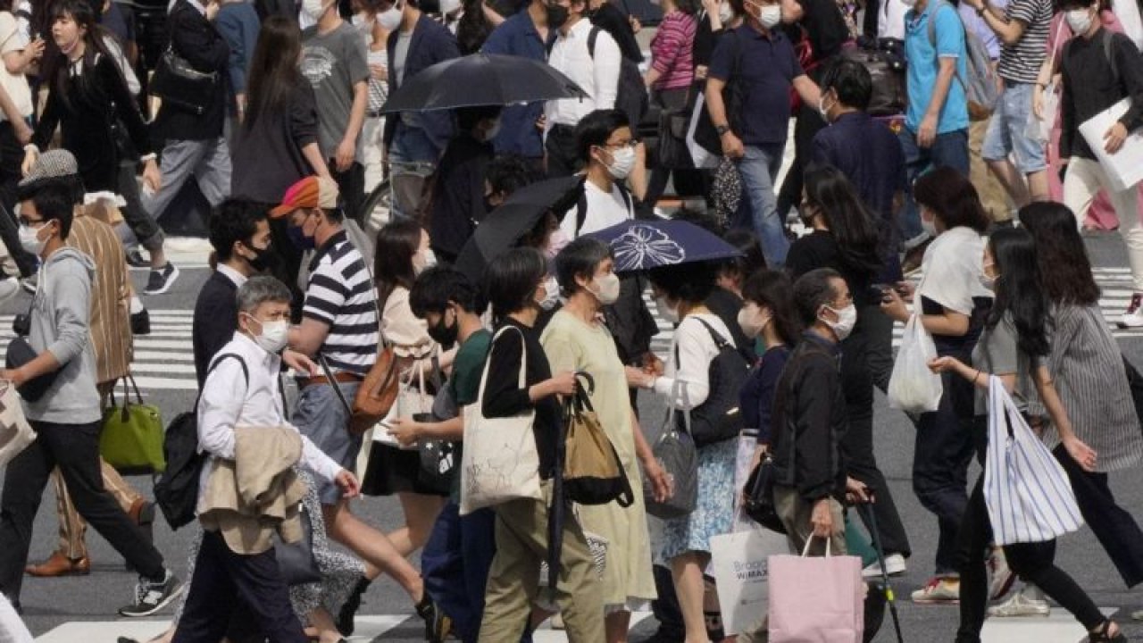 Japonya, İngiltere’den dönenlere yönelik karantina süresini uzattı