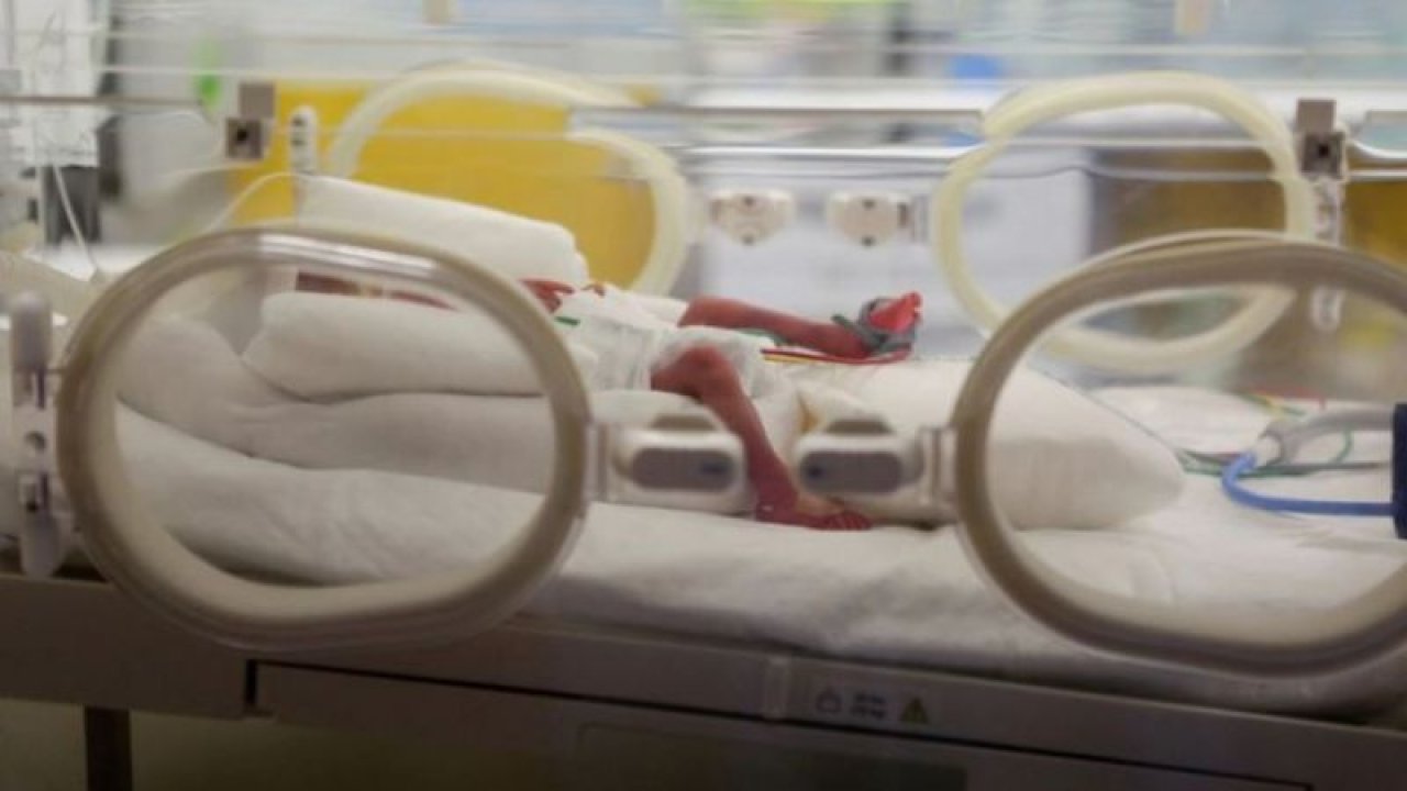 Rekortmen annenin tek doğumda dünyaya getirdiği 10 bebek hayat mücadelesi veriyor