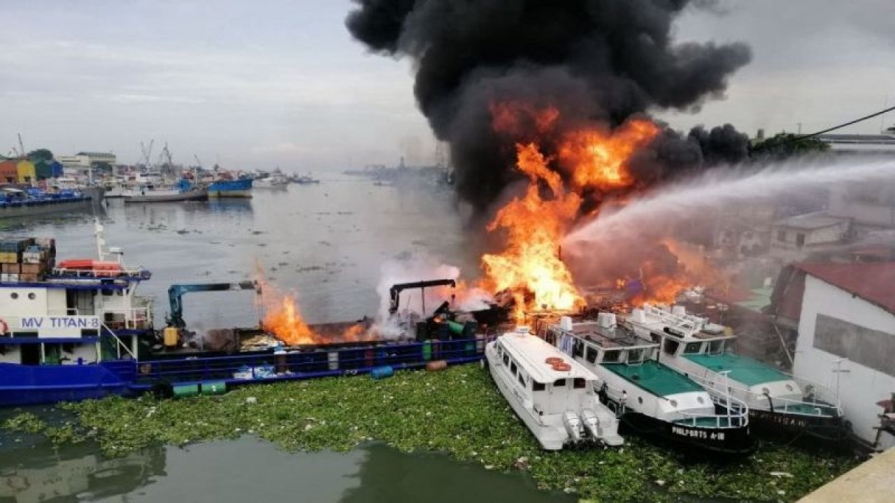 Filipinler’de korkutan gemi yangını: 6 yaralı