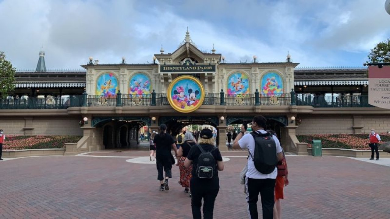 Disneyland Paris 7.5 ay sonra kapılarını yeniden açtı