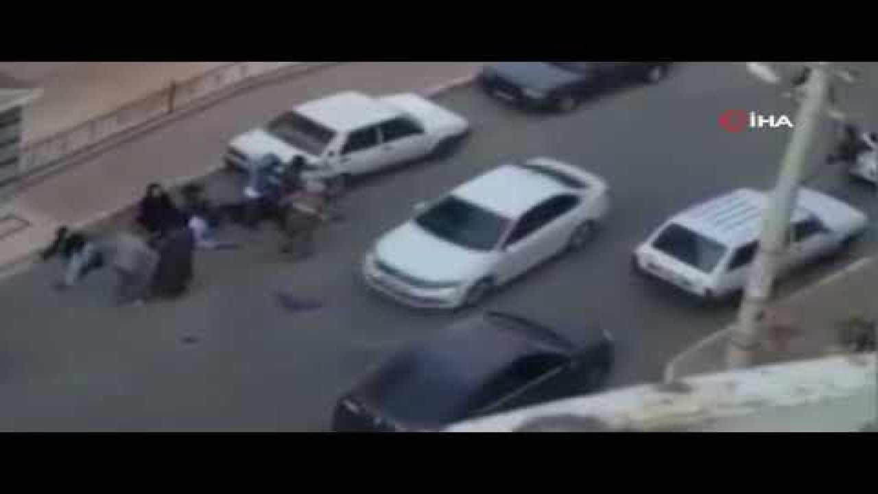 Video Haber...7 kişiyi vurup otomobille üzerlerinden geçmeye çalıştılar; o anlar kamerada